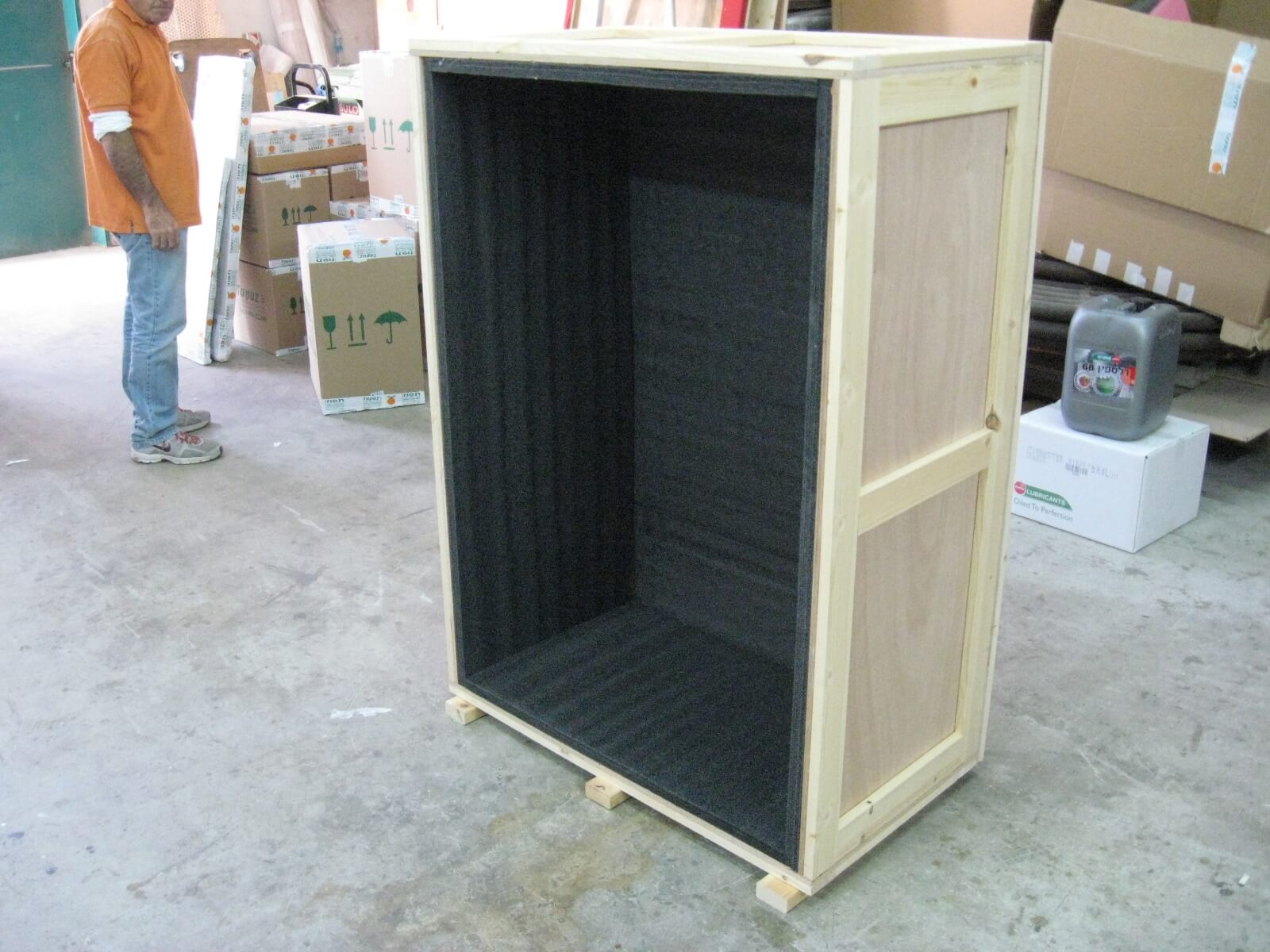 ארגזים בבניה אישית להובלת מוצרי תעשיה